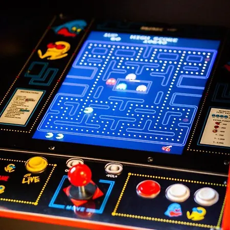 Spacious 4 Bedroom House With Pacman,darts, Netflix By Vista Short Lets