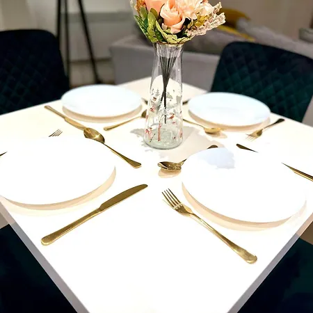 Lux High-rise Two Bed-balcony With Waterside View Apartament *