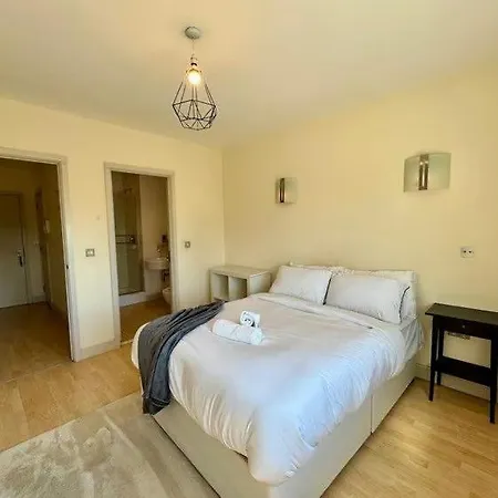 Premium 2 Bedroom In With Parking Apartament Manchester