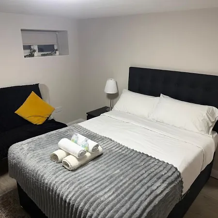 Stylish 1-bed Ideal For 2 Guests 아파트