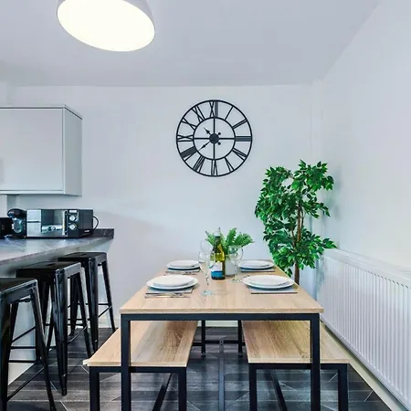 2bdr Droylsden House In With Wparking Апартаменты