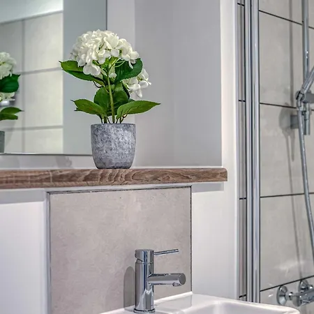 2-br View - Near Salford Royal * מנצ'סטר