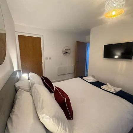 Ideally Located Didsbury Chorlton Gated Parking - Pass The Keys Apartman