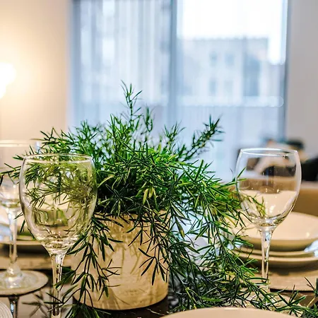 Modern 2br W Secure Parking Salford Apartament