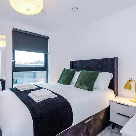 Modern 2br 2ba W Secure Parking