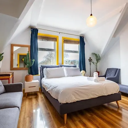 Vibrant 3 Bedroom Art Duplex Spacious & Unique Manchester