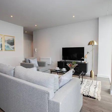 Luxury Condo-terrace - Gym - Parking - 맨체스터