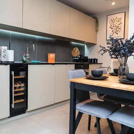 Stylish 2bed Balcony & View Centre Appartamento