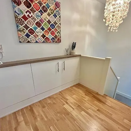 Modern 2-bed For Work Appartement