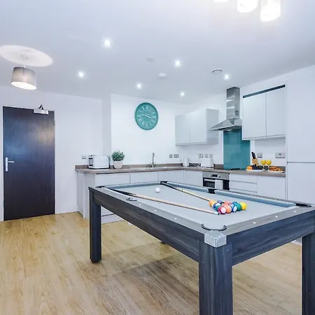 Centre, Central, Pool Table *