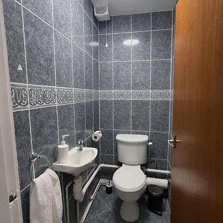 Cosy 2-bed Flat In The Heart Of Prestwich Village شقة مانشستر