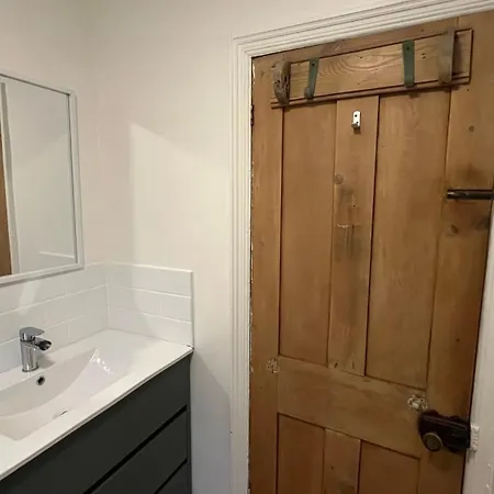 Private Within Shared 3 Apartman