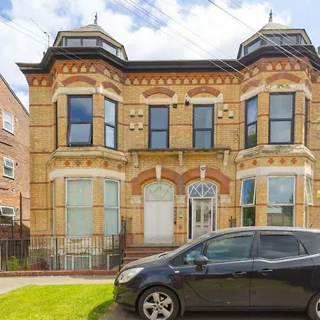 Charming 2-bed In M16 맨체스터