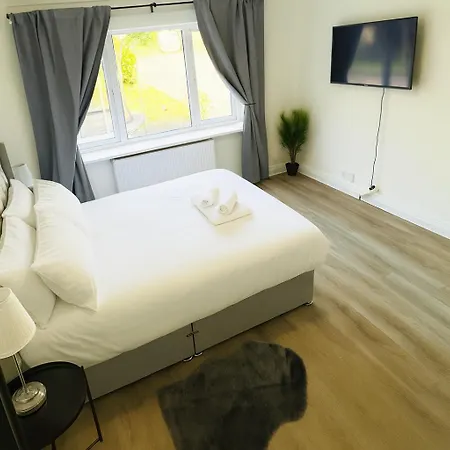 Apartment Newly Renovated 2-bedroom Manchester