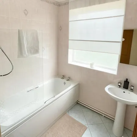Spacious 2-bed Near Centre מנצ'סטר