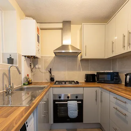 - Stylish Apartment, Old Trafford, Centre, Etihad, Prime Location, Mediacity, Coop Live, Ao Arena, Salford Quays, Sleeps 8, Free Parking * Манчестер