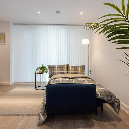 Amalfi 2br Urban Retreat Daire