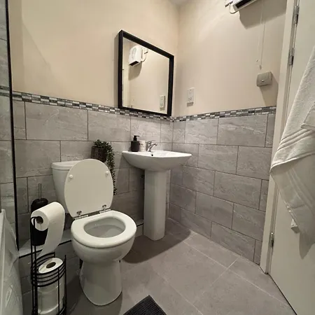 Nivora 1 * Manchester