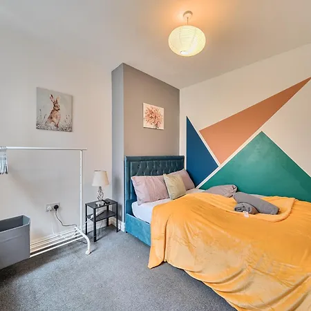 بيت ضيافة 6br Modern In Salford Sleeps 13 | Uni Nearby 3*