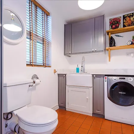 Perfect Getaway At Smedley House Manchester