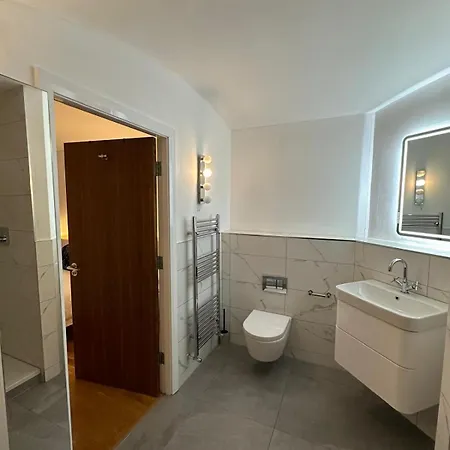 Royal Mills 2br By Torr Group Short Lets & Serviced With Free Wifi Apartament *