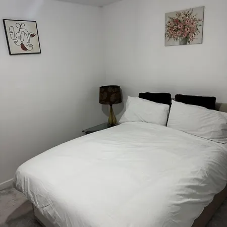 Des House * מנצ'סטר
