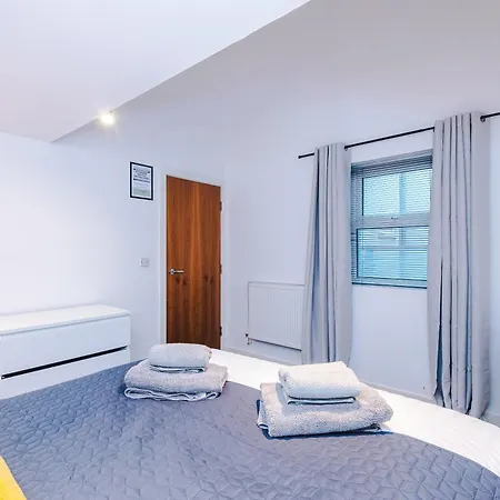 アパート Modern 2br Flat For 4 Full Kitchen *