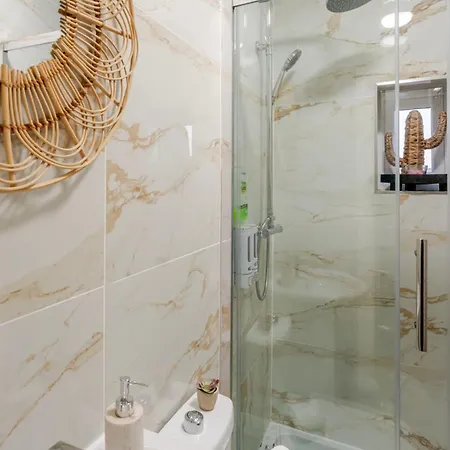 Modern & Comfortable In * Manchester