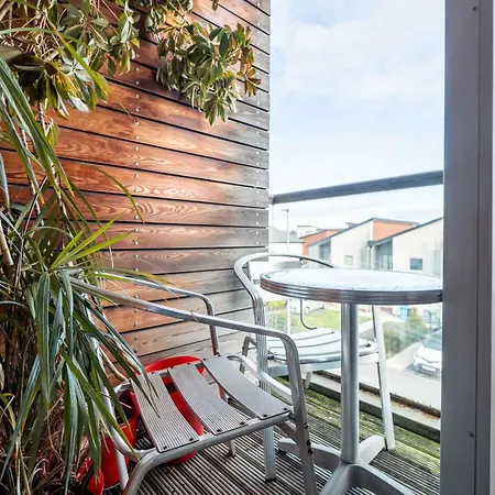 Huge 4br Escape - Etihad - Coop -free Parking Apartment Manchester