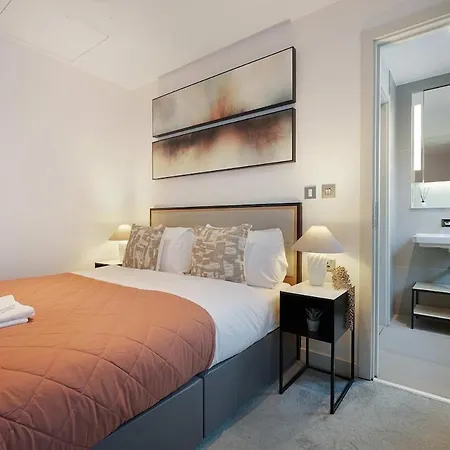 Stylish & Spacious 2 Bedroom 2 Bathroom *