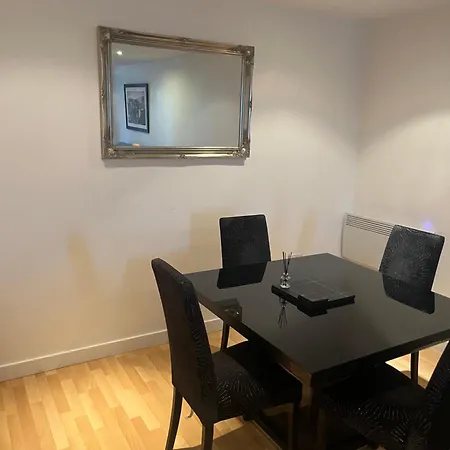 Imperial Point アパート