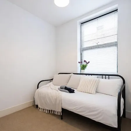 Stylish & Modern 3br - Garden, Parking & Ps5 Mánchester