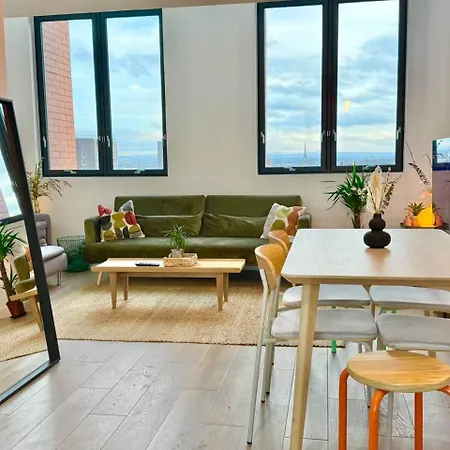3 Bedroom Penthouse Roof Garden Parking Canal Manchester