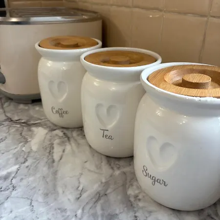 Modern 2 Bedroom In Centre With Free Wifi Apartament *