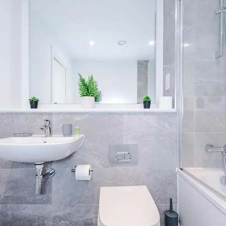 Centre, Comfy 1 Bedroom *