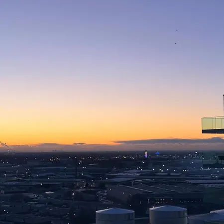 Апартаменты Salford Skyline At Media