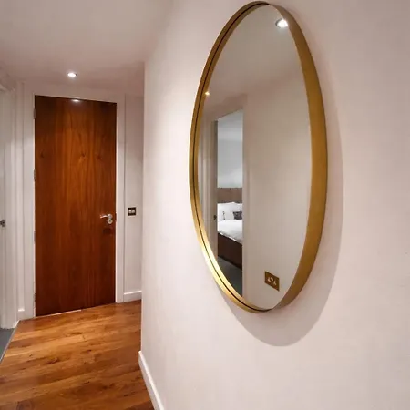High-end Modern Two-bedroom Manchester