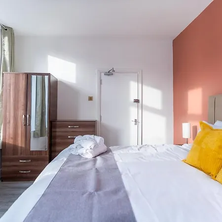 Mauldeth Road Full House *