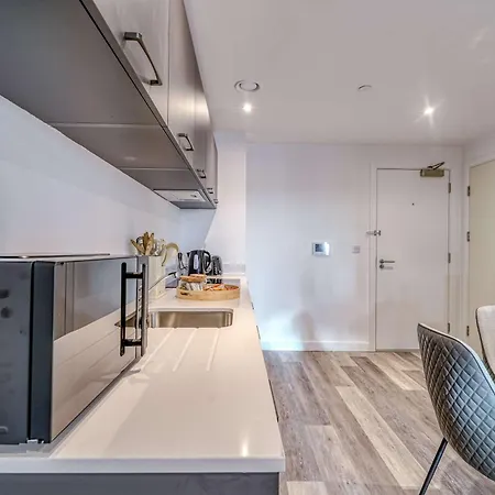 1-br Flat In Eccles - 1 Minute Walk To Train & Tram Station - Sleeps 3 Mánchester