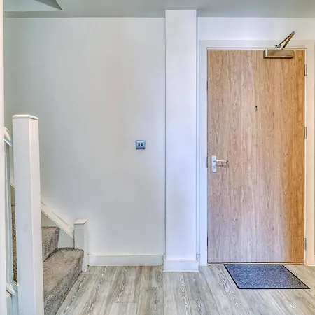 2-bed Modern Salford - Near Centre Lägenhet *