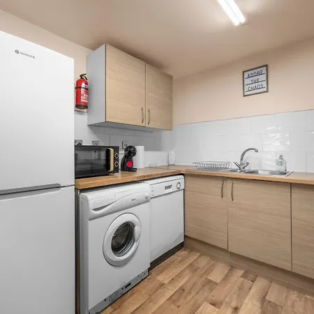 Oxford Road Haven: Modern 1-bedroom Escape شقة مانشستر