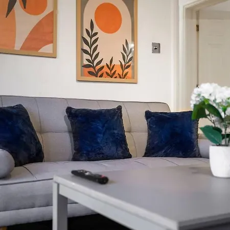 Modern 2 Bed Apartment, Salford Quays, Parking Manchester