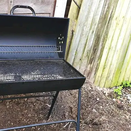 2-bed Sleeps 4 On-site Parking * Mánchester