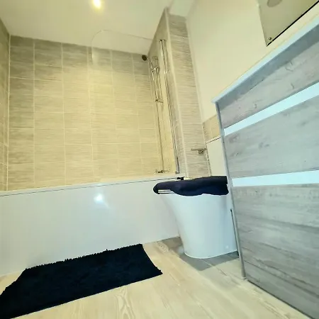 Daire Luxury 2 Bed Apartment, Kingsize Beds, 2 Bathrooms