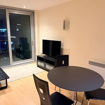 Spacious 2-Bed Apartment In Manchester City Centre 맨체스터