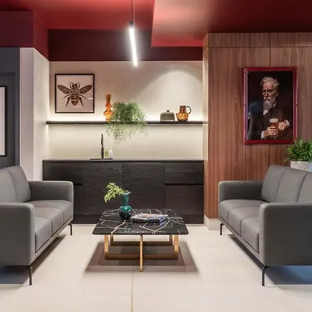 With Luxury Terrace & Gym In Center Manchester