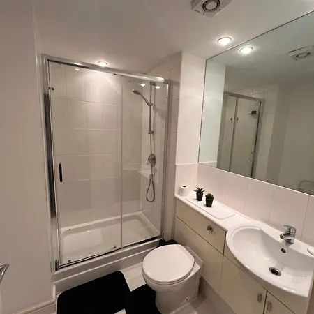 Oxford Rd Skyline 2br Centre Retreat