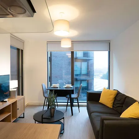 Bright 1 Bed In W Balcony Daire *