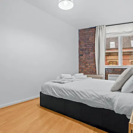 King Bed Flat In The Heart Of The - Pass The Keys Apartment