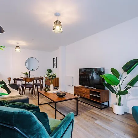Trafford Loft Modern In Manchester